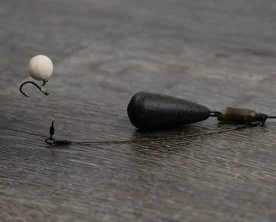 Hinge Rig (articulated rig) — rigid section + soft leader. Works great on muddy bottoms.
